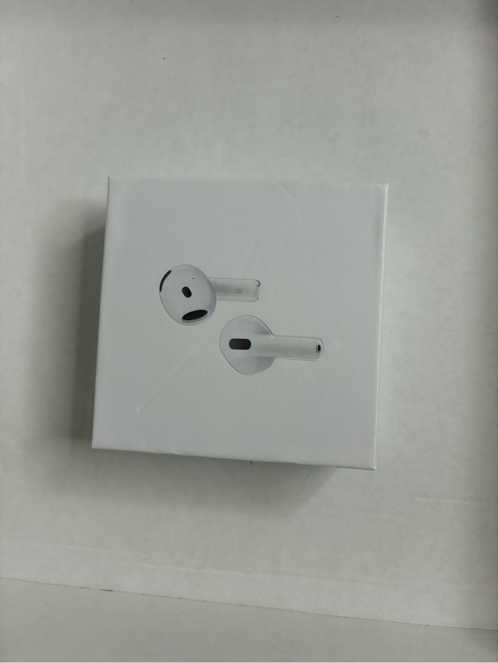 Apple Earbuds with Charging Case - White